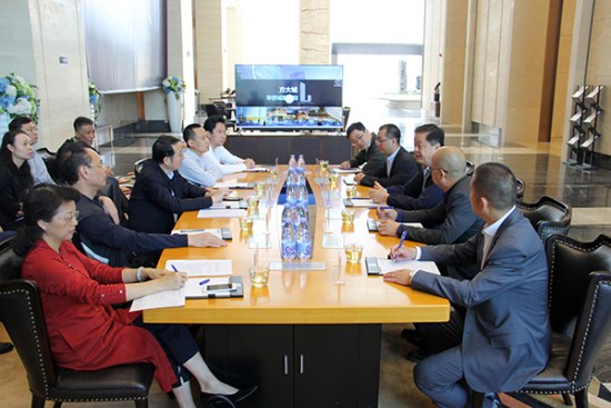 深圳市南山区委书记王强、区长曾湃一行调研ga黄金甲城