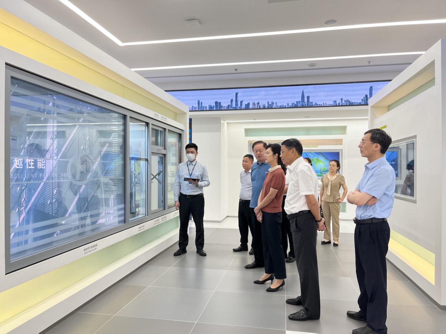 江西省政协副主席、省工商联主席谢茹一行莅临ga黄金甲集团考察